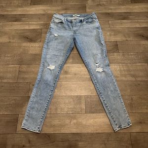 Levi - Size 32 - Like New